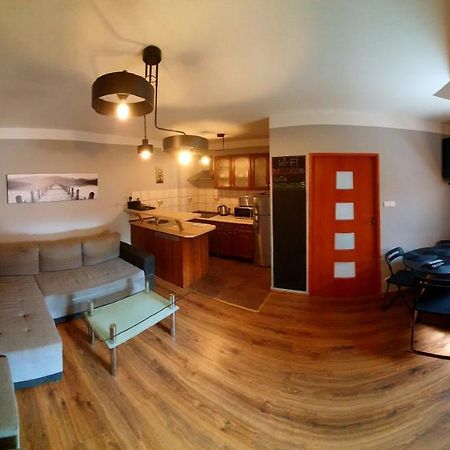 斯克拉斯卡波伦巴Apartament Partyzantow公寓 外观 照片